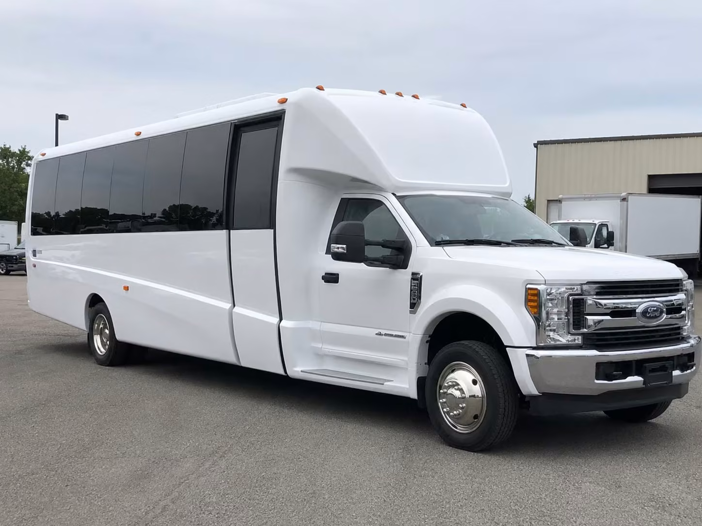 richmond 15 passenger minibus rental